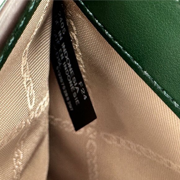 Michael Kors Charm Small Tab Compact Pocket Wallet Bosco Green Leather *READ* - Picture 13 of 16